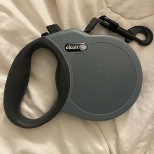 Alcott Retractable Dog Leash